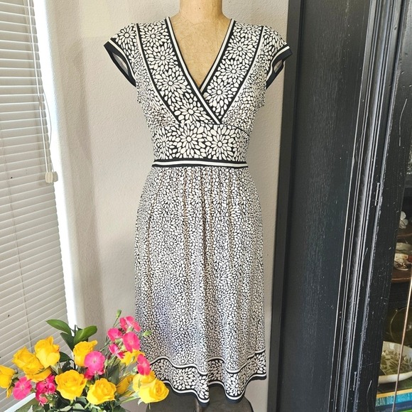 Mariposa Dresses & Skirts - Mariposa Floral Wrap Dress Empire Waist Cap Sleeve M Cottagecore Black Cream